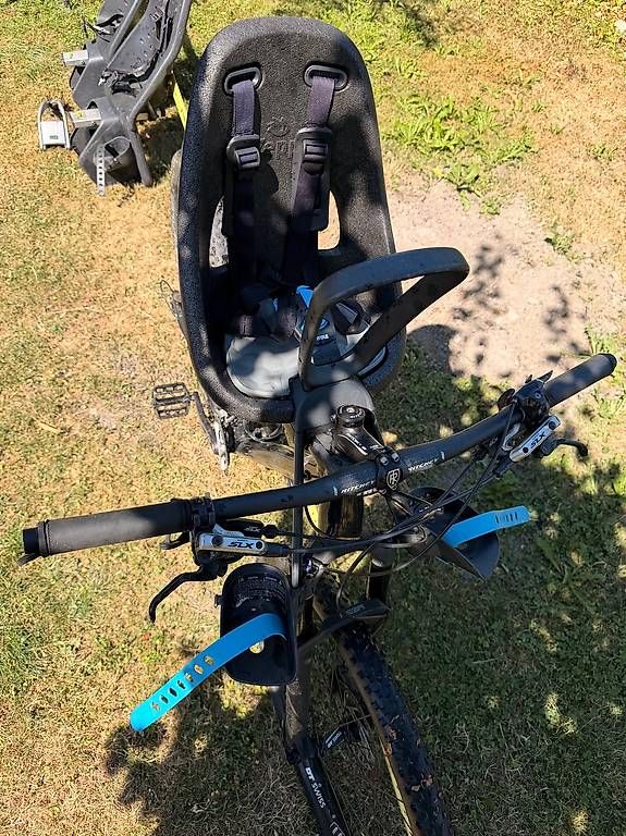 Pezzi di ricambio: Velositz / Kindersitz Thule Yepp maxi + mini auch mit Bike – Usato da Zürich venduto da mic_v7zw 4