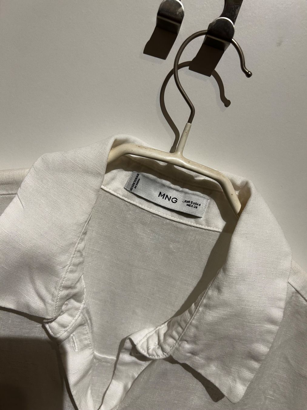 Mango Camicette: Alles 10.-Mango Weisses Hemd Bluse gr s – Usato da Scherz venduto da Mandarine8 1