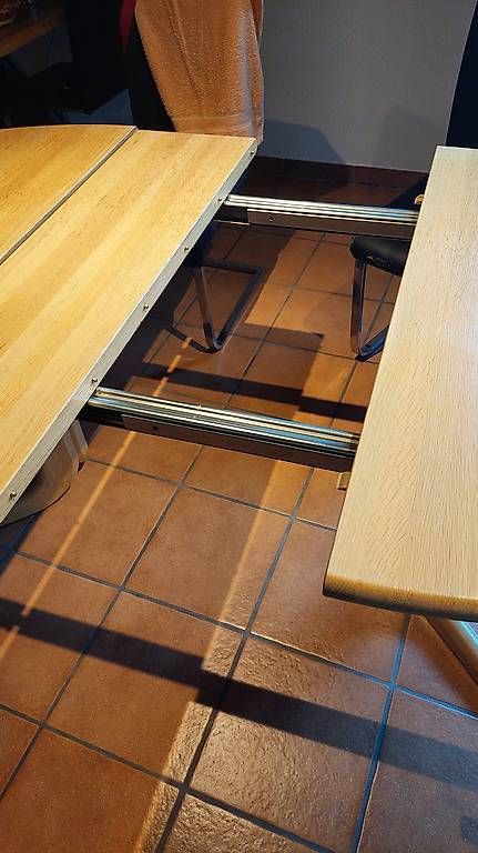 Tavoli: Massiver Eichenholz Esstisch Oval ausziehbar – Usato da Utzenstorf venduto da Waldi66 3