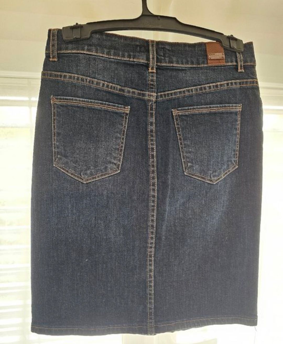 Bershka Gonne: Jupe en jean FORMULA taille 36, coupe droite, boutons devant – Usato da HENNIEZ venduto da mjm_vp6n 1