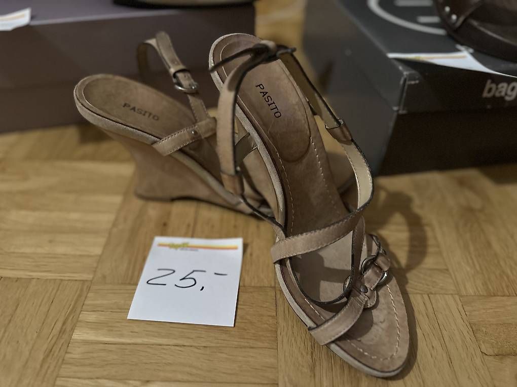 Scarpe da donna: Schöne Schuhe, Grösse 40 – Usato da Basel venduto da swEEty0571 1