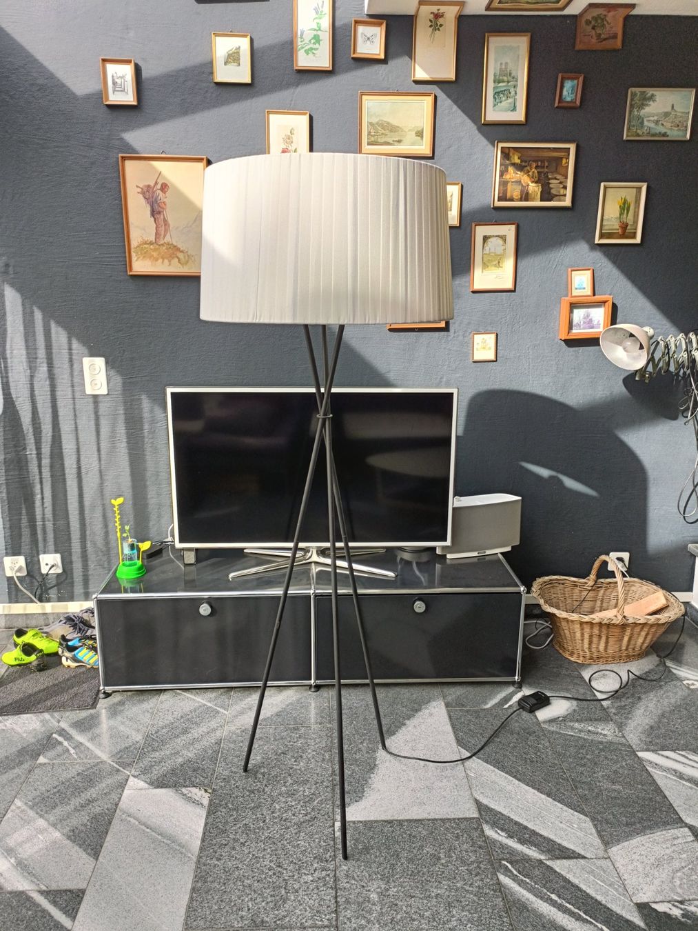 Santa & Cole Lampade: Stehleuchte Santa&Cole Tripode LED – Usato da Schmitten FR venduto da oldtimer82