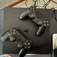 PS4 Pro + 2 Controller 