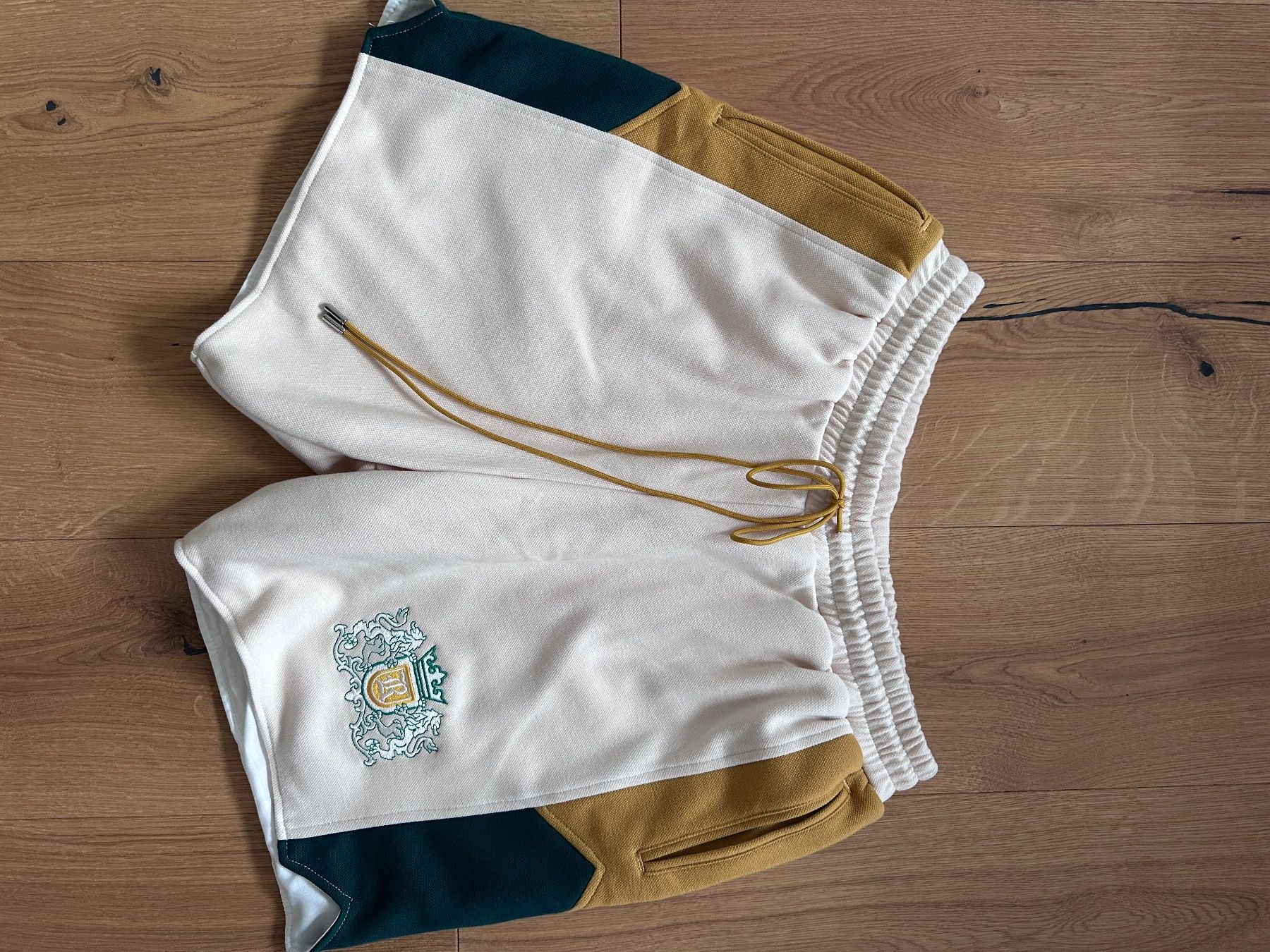Pantaloni: RHUDE WINSTON CREST SHORT CREME – Nuovo (secondo la descrizione) da Toffen venduto da manimatter