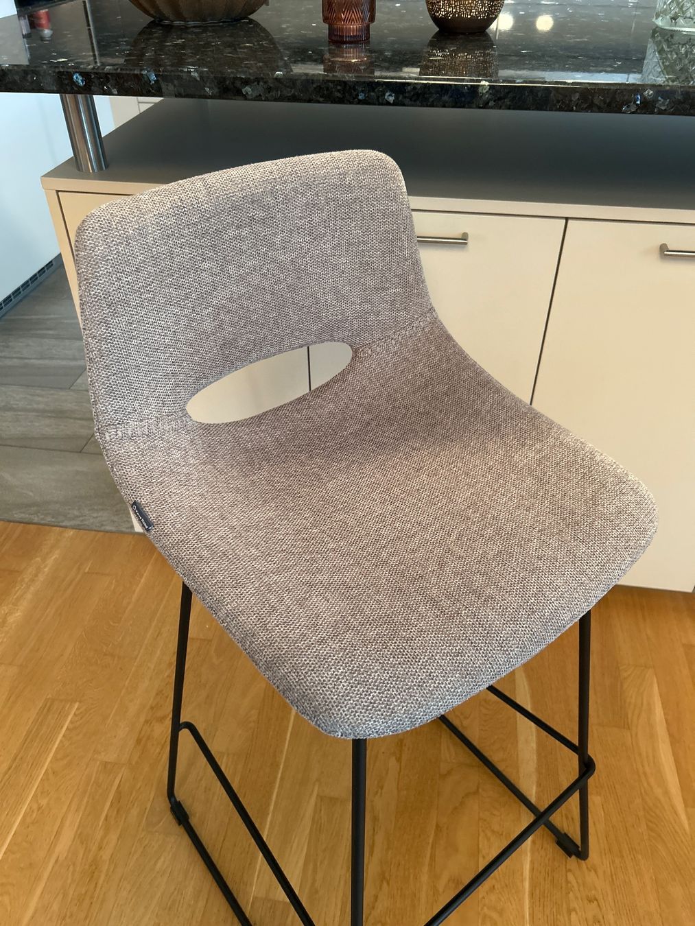 Kave Home Hocker: Edle Bar-Hocker #Neuwertig# – Gebraucht aus Riedern von nin_p8yp 4