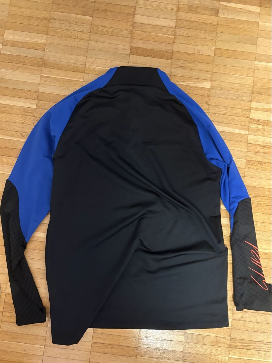 Jordan Maillots de corps & Pantalons: PSG LONGSLEEVE – D'occasion à Adliswil par zuerichloulii 1