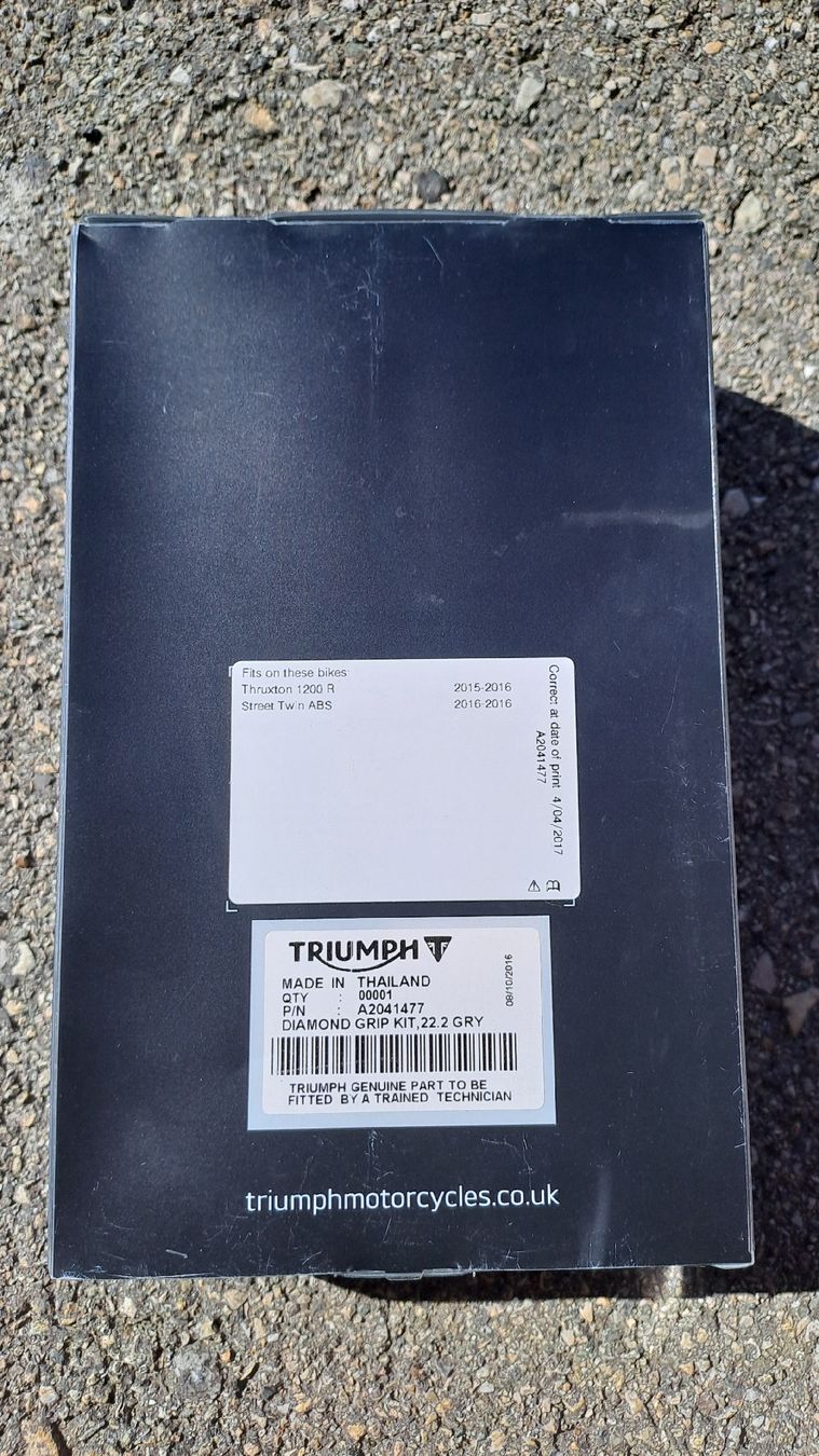 Triumph Tutti i ricambio per moto: Poignées de guidon de moto  – Nuovo (secondo la descrizione) da La Chaux-de-Fonds venduto da modivany 1