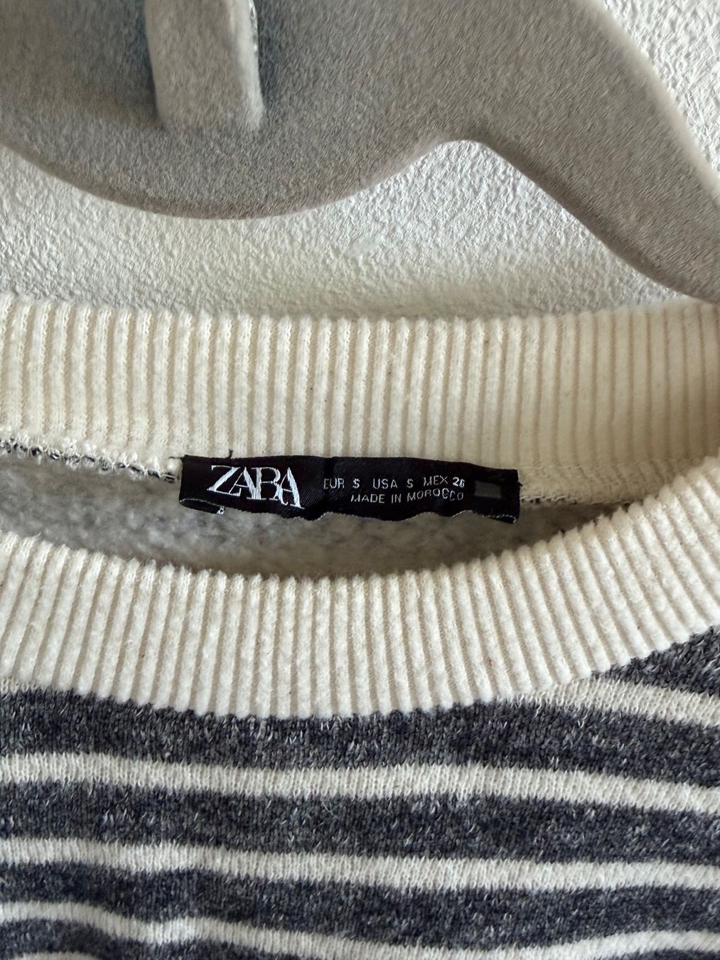 Zara Maglioni & Felpe: Zara Pullover mit Streifen in Dunkelblau und Weiß – Usato da Winterthur venduto da 200_g8ht 2