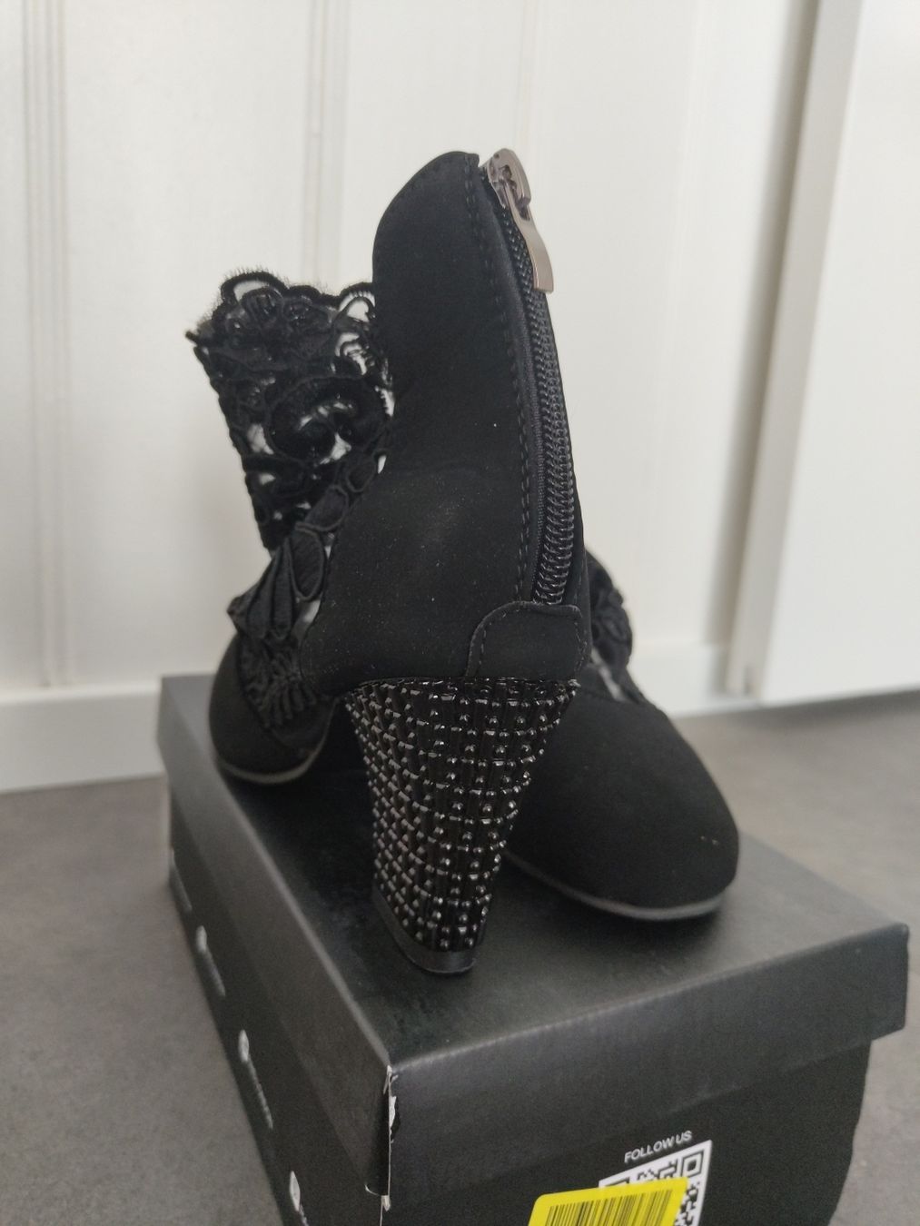 Scarpe da donna: Elegante Wildlederstiefeletten mit Spitze – Nuovo (secondo la descrizione) da Alterswil FR venduto da Agape07 4
