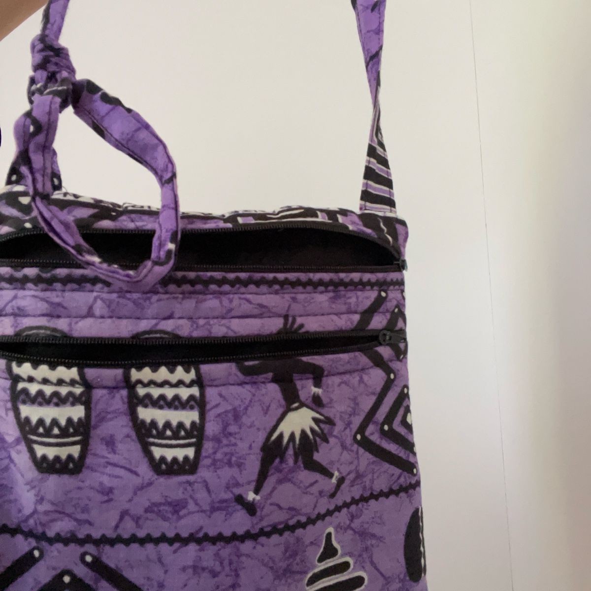 Borse da donna: 💜Lila Umhängetasche mit Muster  – Usato da Baden venduto da Julikoo 4