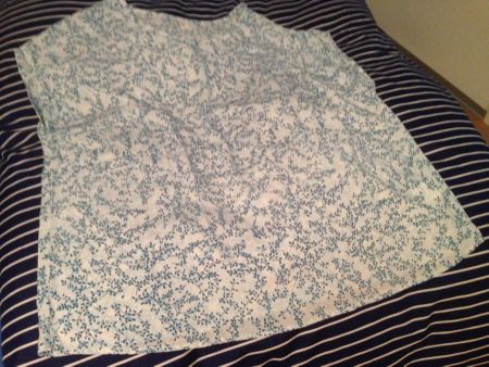 Sommerlich zarte Bluse, weiss mit blauen Blättern,Gr. 46,NEU