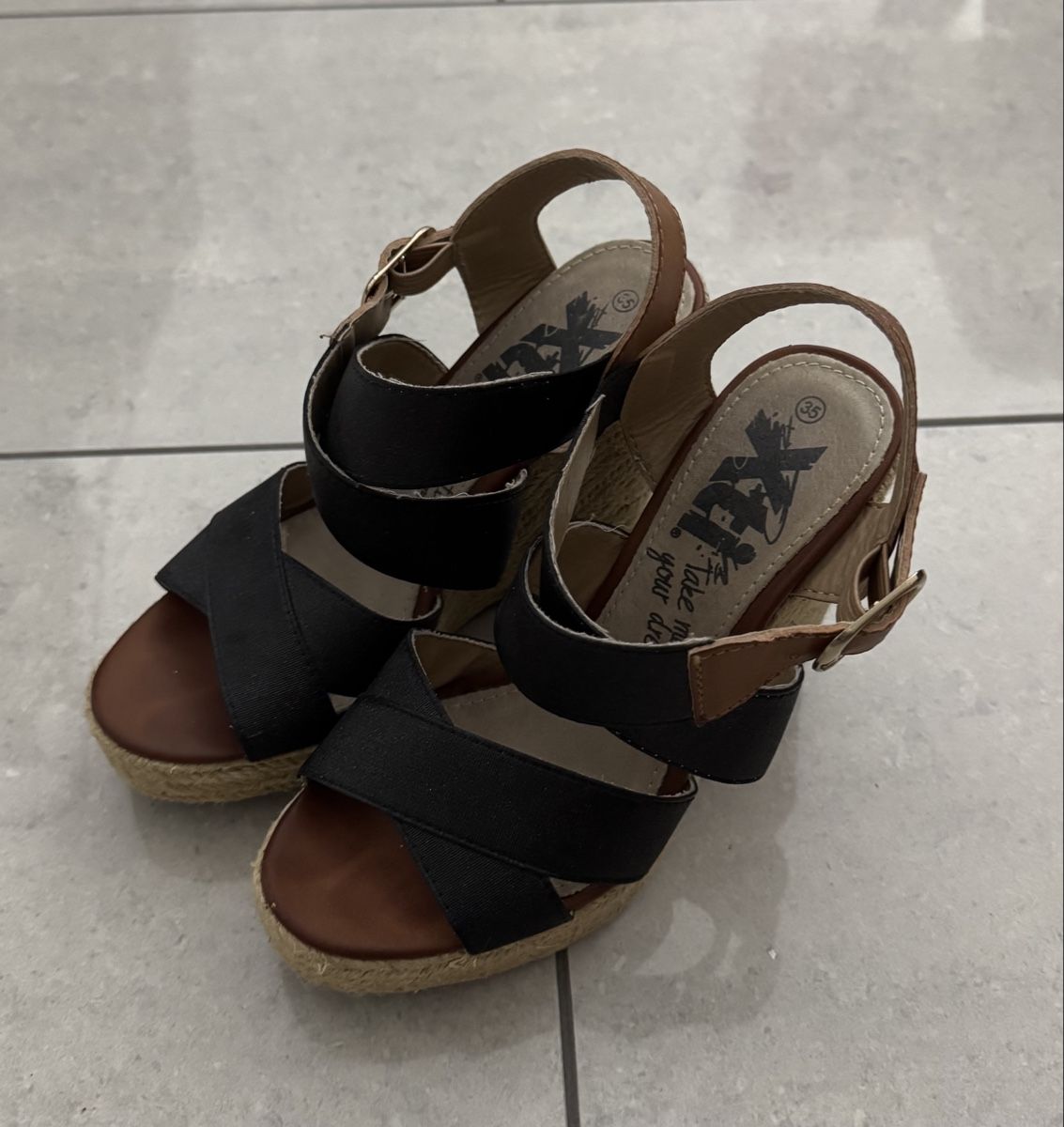 Scarpe da donna: Schicke XTI Keilabsatz Sandalen, Grösse 35 – Usato da Winterthur venduto da o16zh 1