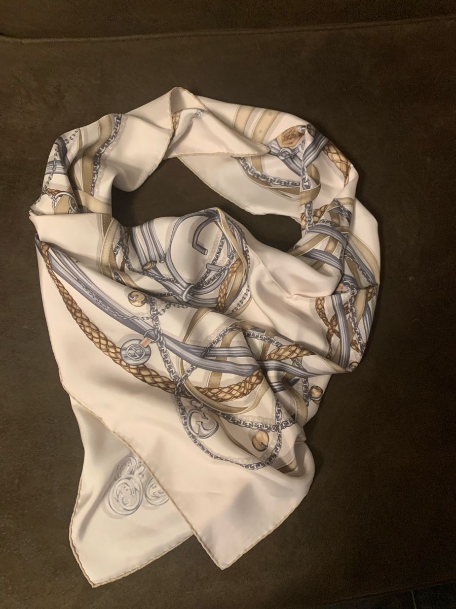 Gucci Foulard & Sciarpe: Gucci Foulard – Usato da Bergdietikon venduto da zor_856j 3