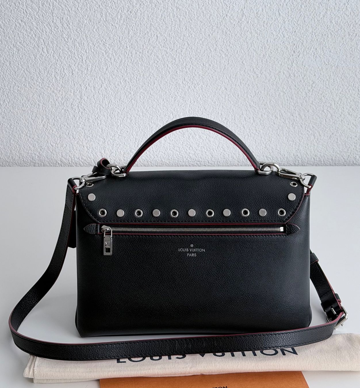 Louis Vuitton Borse da donna: Louis Vuitton MyLockMe Rivets Noir – Usato da Reinach AG venduto da RobbisB 7