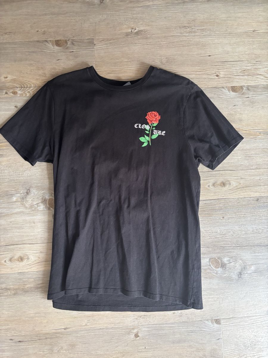 T-shirts: Tshirt mit Rosen Print – D'occasion à Schaffhausen par lua_9yfq