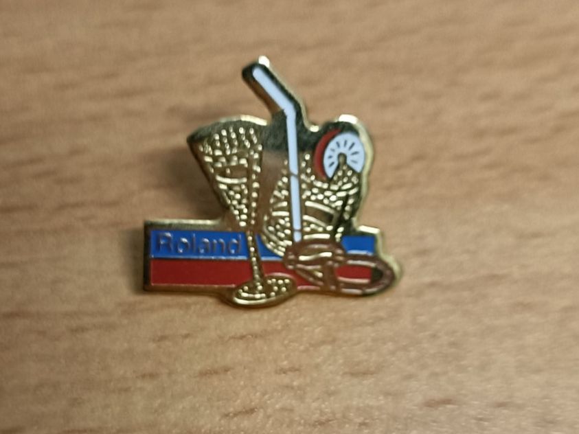 Plaketten & Abzeichen: Pin Roland Apéro - Box 6 – Gebraucht aus Köniz von Pinscollect