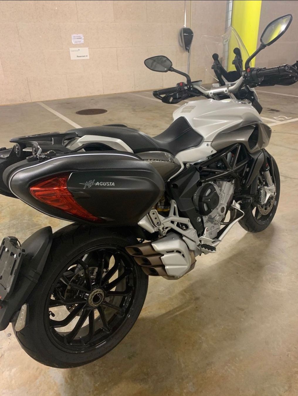 MV Agusta Touring: MV Agusta Stradale 800 – Usato da Uznach venduto da Nevergets 2