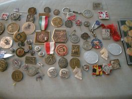 Konvolut - Abzeichen / Medaillen / Pin / Diverses