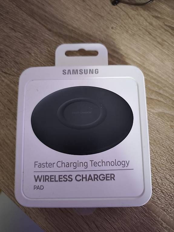 Caricabatterie: Samsung Pad EP-P1100 Wireless Charger – Nuovo e nell'imballaggio originale da Effretikon venduto da donjuan105