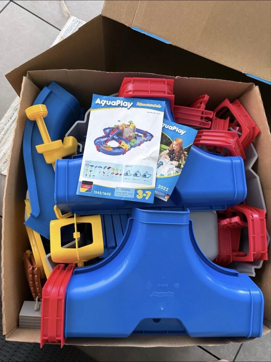 Aquaplay Jouets: Aquaplay Mountain lake – D'occasion à Killwangen par per_2jjp 1