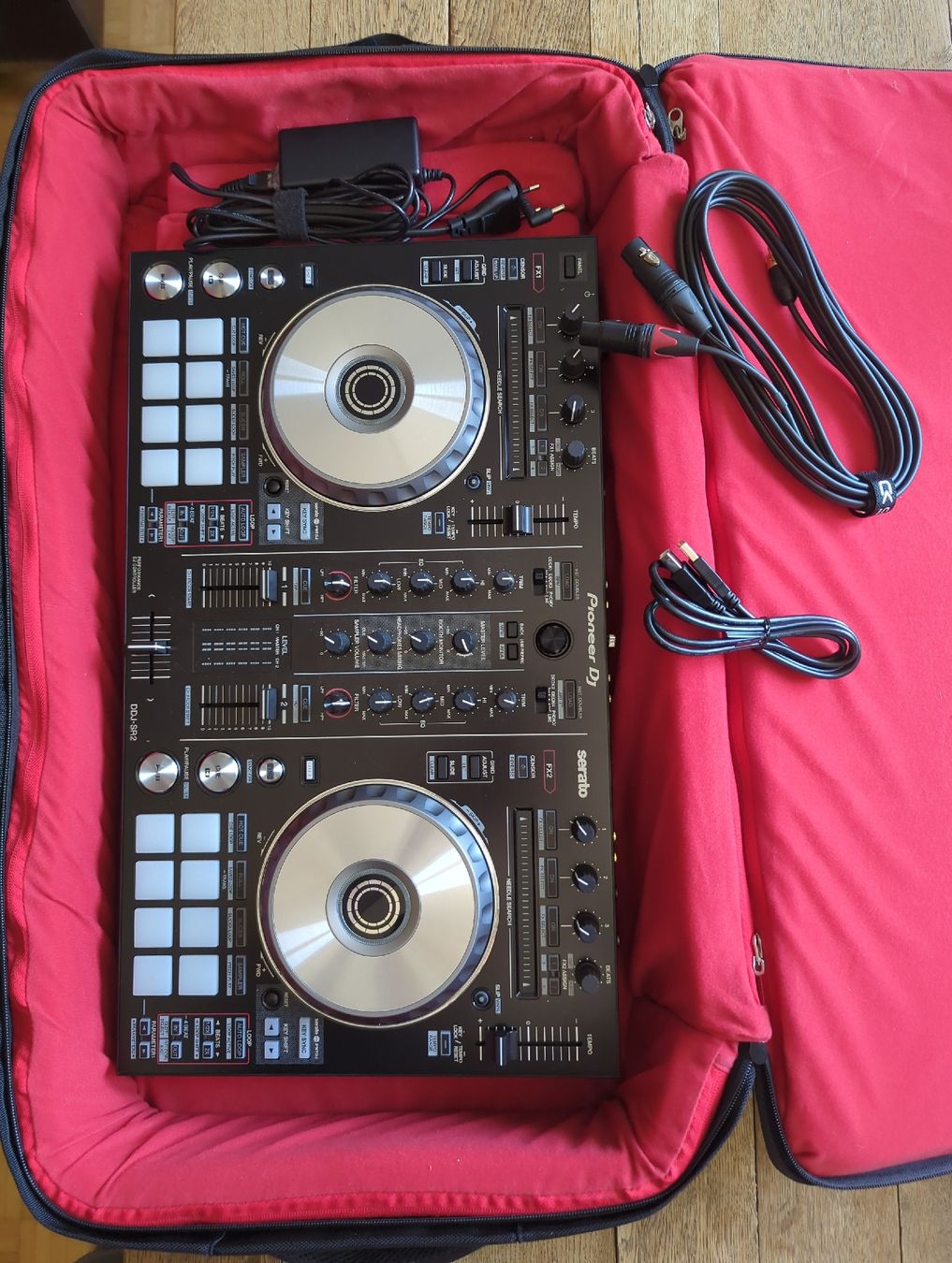 Pioneer Mischpulte: DJ Controller Pioneer DDJ-SR2 mit Tasche – Gebraucht aus Zürich von Afriday 1