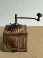 Antike Kaffeemühle Mod. Tabatiere aus Blech Frankreich 1900