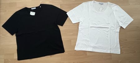 2 nagelneue T-Shirts Marke: Paola Facchetti, Gr. 42