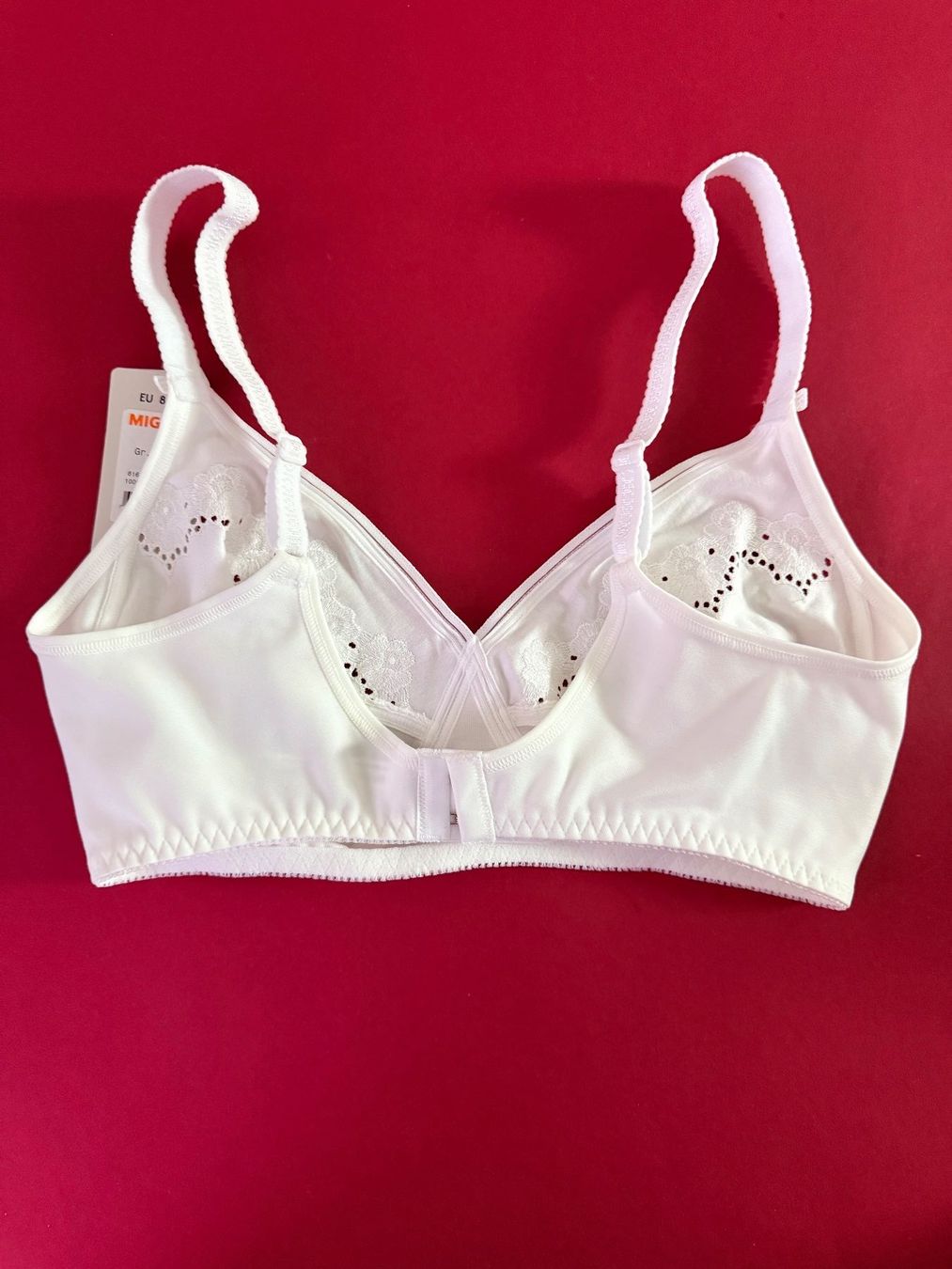 Triumph Altra biancheria intima: TRIUMPH. Bügelloser BH ELASTI CROSS + COTTON, Grösse 80D – Nuovo e nell'imballaggio originale da Rudolfstetten venduto da gst_g7xl 3