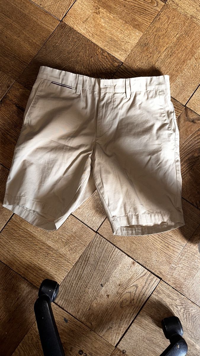 Tommy Hilfiger Pantaloni: Tommy Hilfiger Short Gr 32 – Nuovo (secondo la descrizione) da Basel venduto da aym_9yvr 4