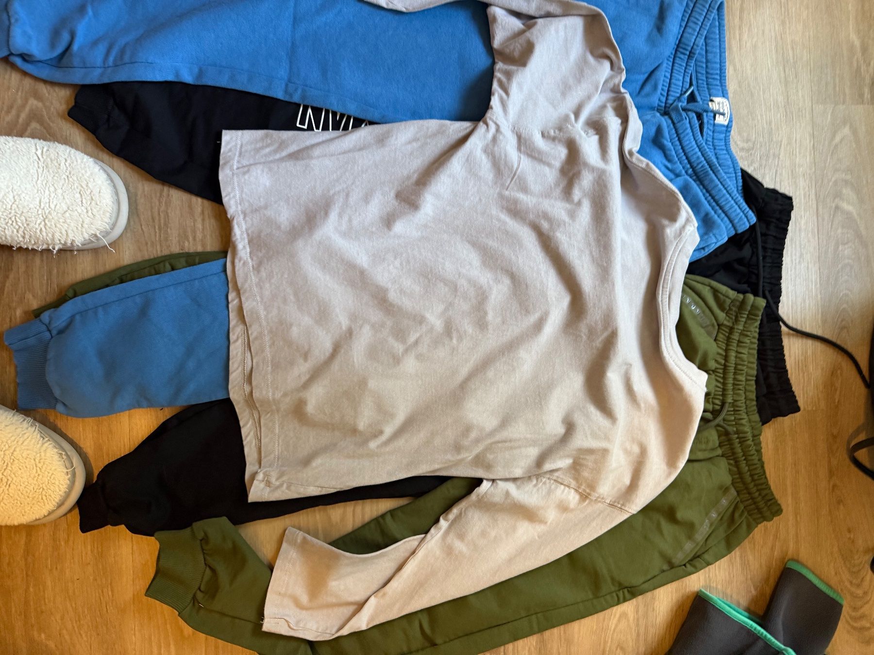 Lotti & Set di vestiti: Bundle Boys clothes - Cozy Loungewear for Autumn – Nuovo (secondo la descrizione) da Oberglatt ZH venduto da Sale12 1