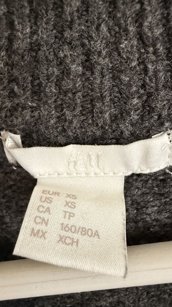 H&M Pullover & Sweatshirts: Pullover mit Perlen, Grösse XS – Gebraucht aus Thun von tat_zb9b 1