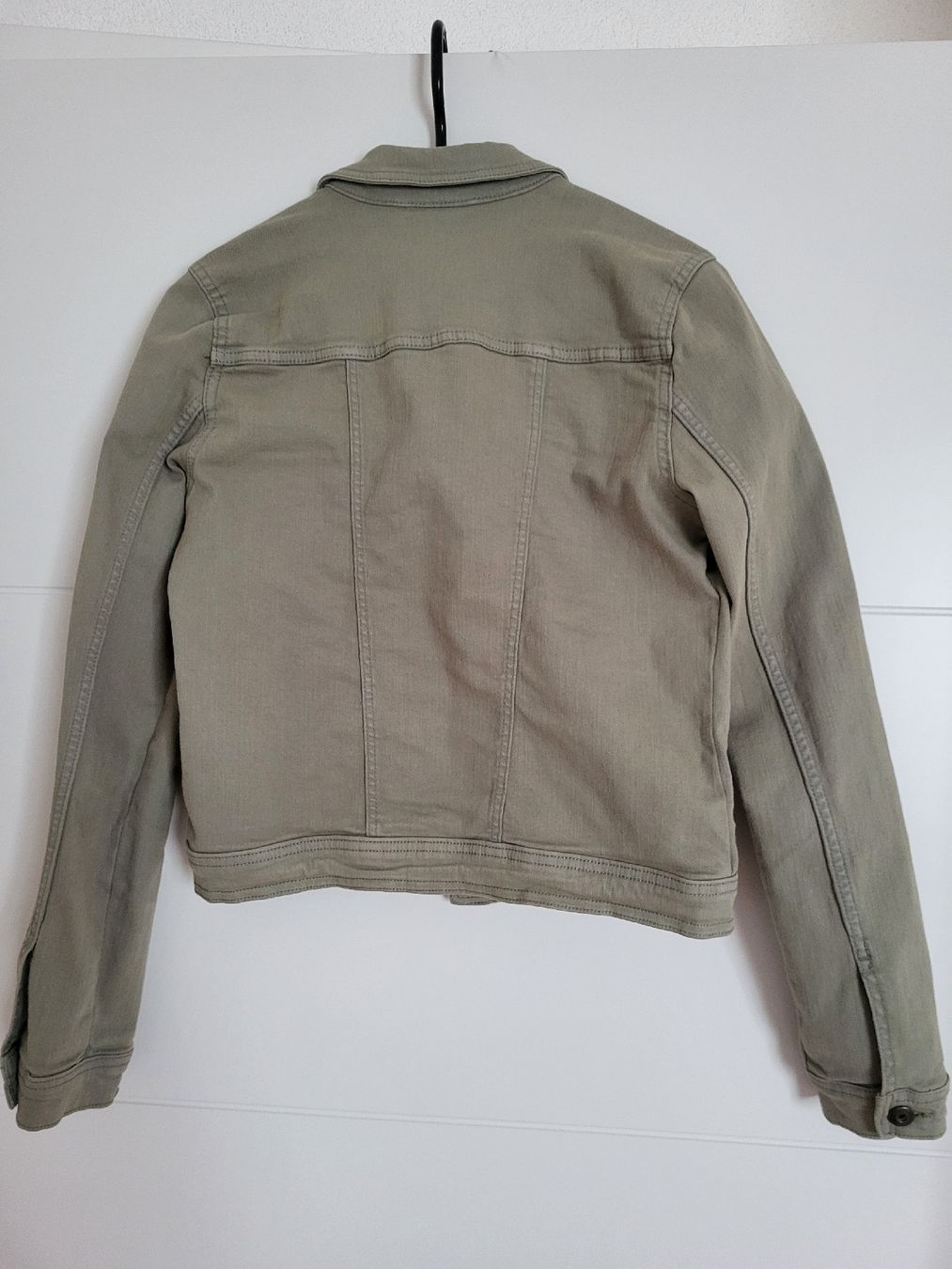 Giacche: Jeansjacke olive Grösse 34 – Usato da Oekingen venduto da FlamingoDoktor 1