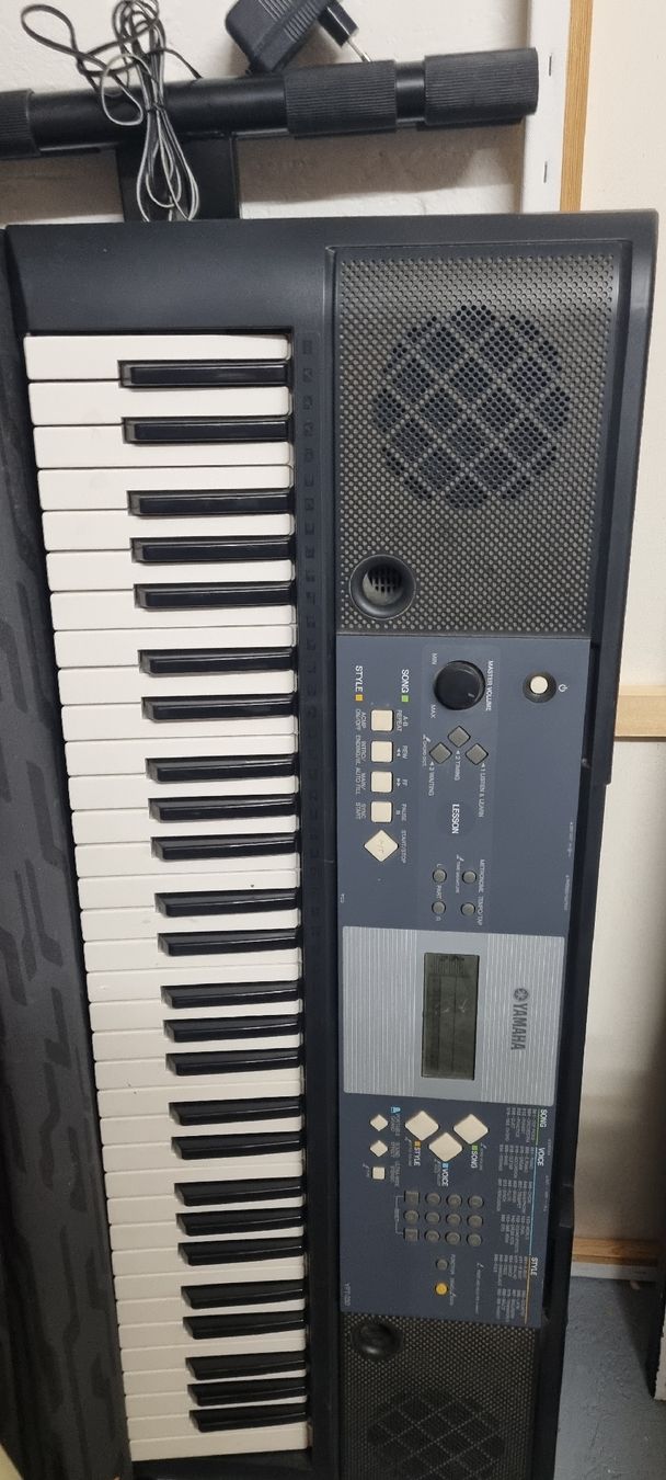 Yamaha Instruments de musique: Keyboard / Klavier / E-Piano – D'occasion à Gasel par jas_9vzt