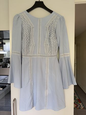 Damen Kleid hellblau mit Spitze lange Aermel kurz