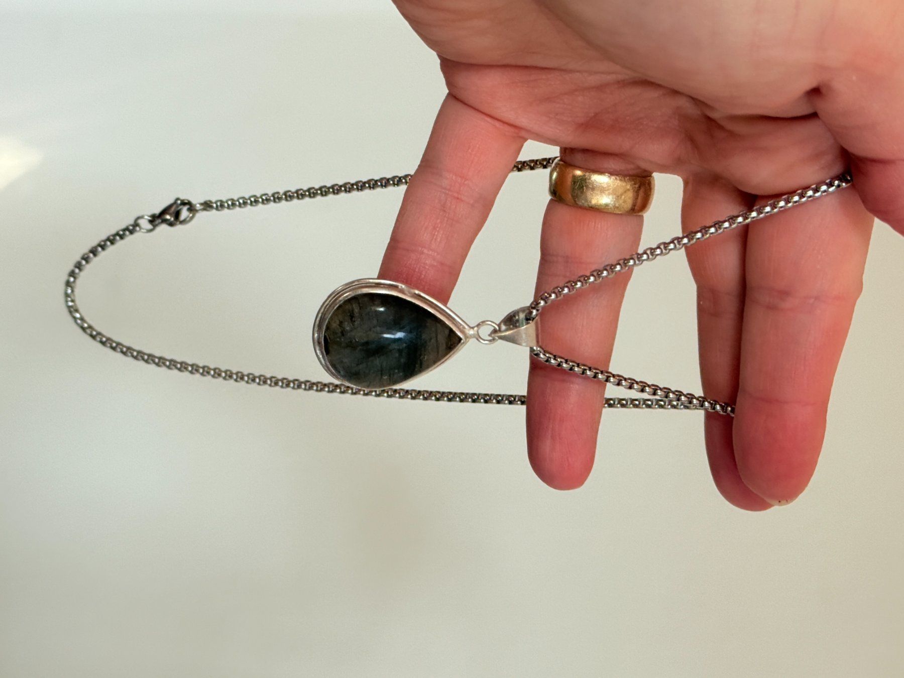 Catenine: Collier Labradorite - Élégance discrète ✨ – Nuovo e nell'imballaggio originale da Genève venduto da AGBERG 9