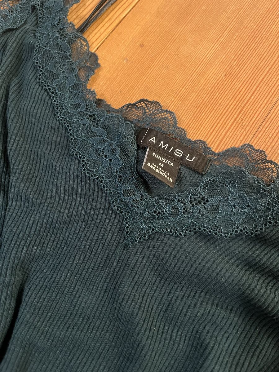 Top: Dunkelgrünes Spitzentop – Usato da bern venduto da celio777 1