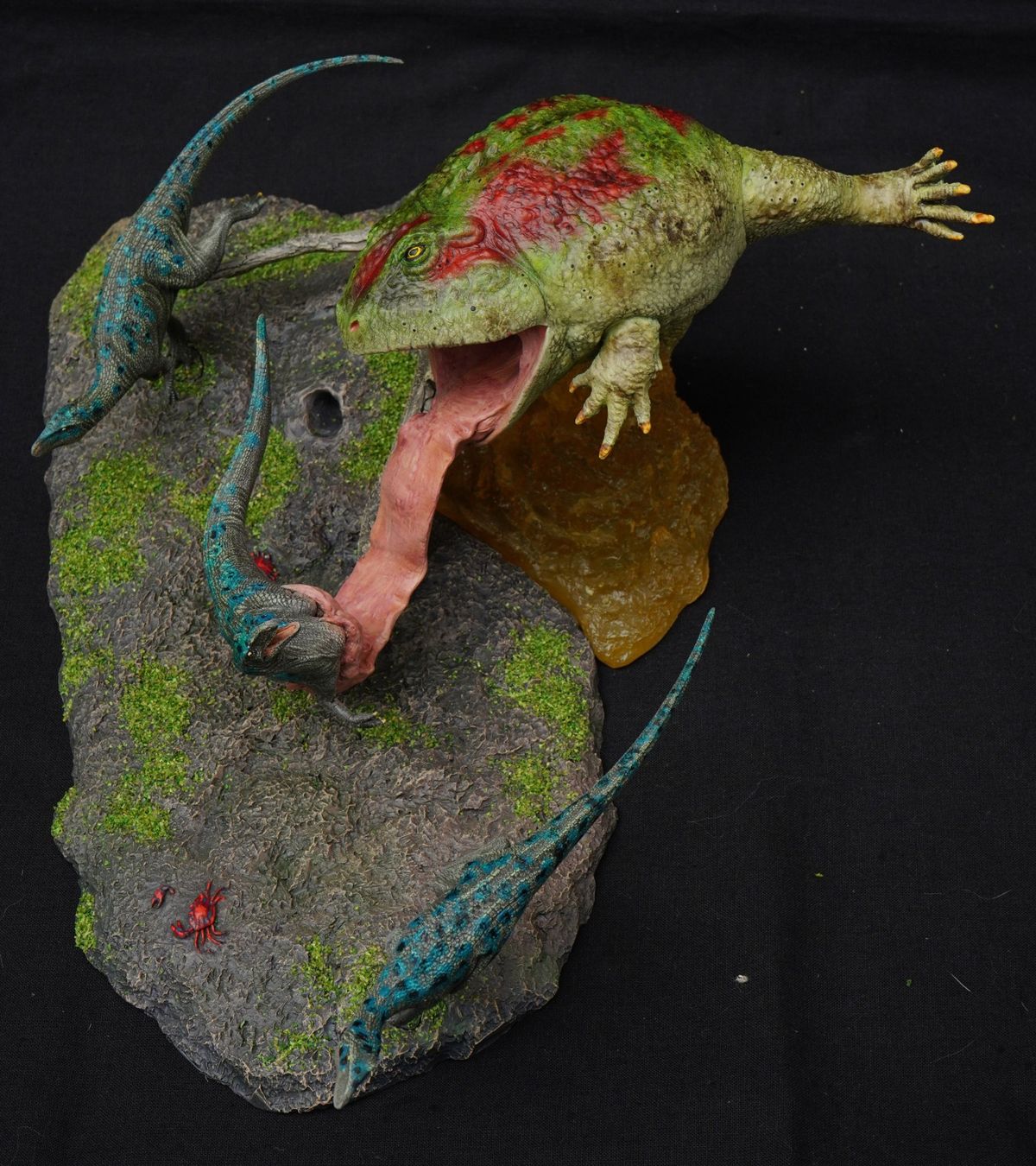 Figuren: Beelzebufo vs. Masiakasaurus 1:5 by SenSen – Gebraucht aus Selzach von Ataraxus