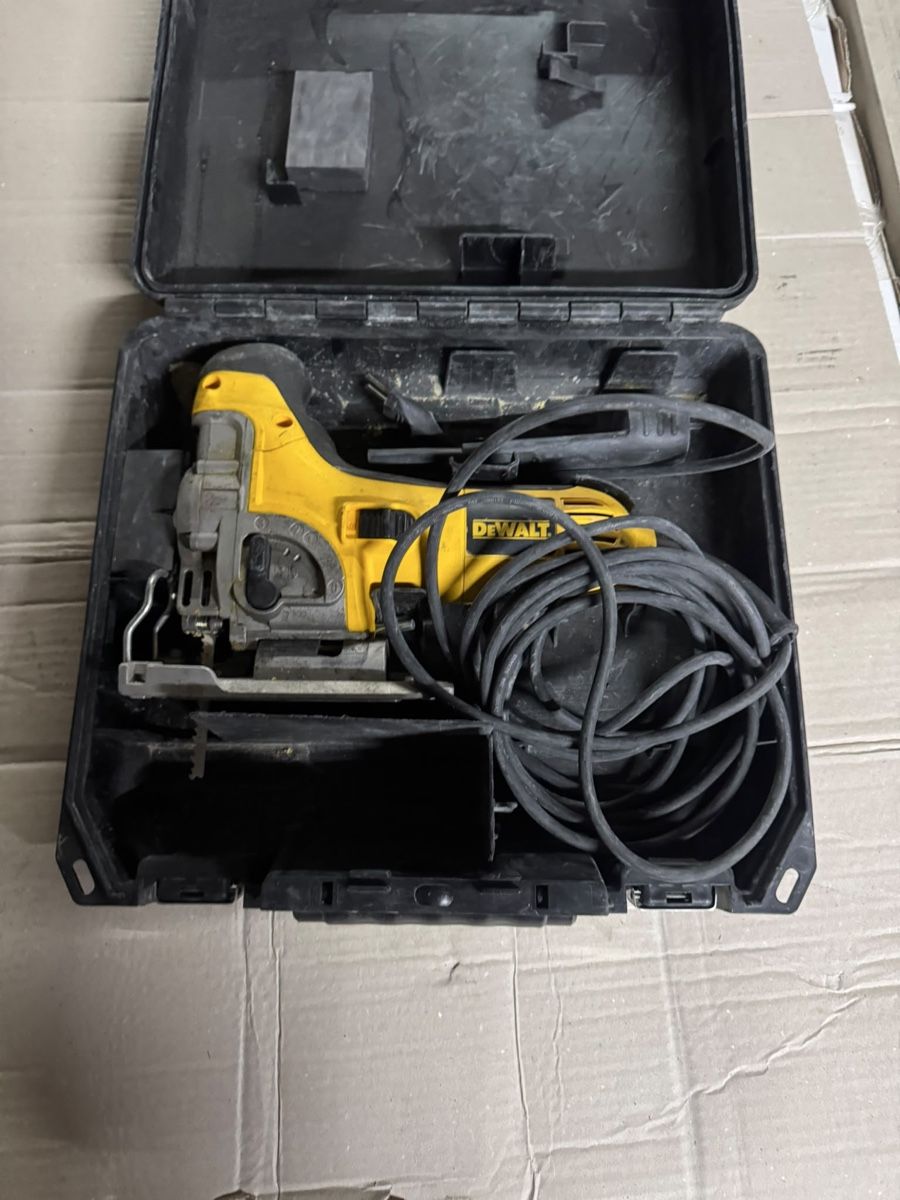 Dewalt Sägen: DEWALT Stichsäge mit Koffer – Gebraucht aus Gwatt (Thun) von louisgafner