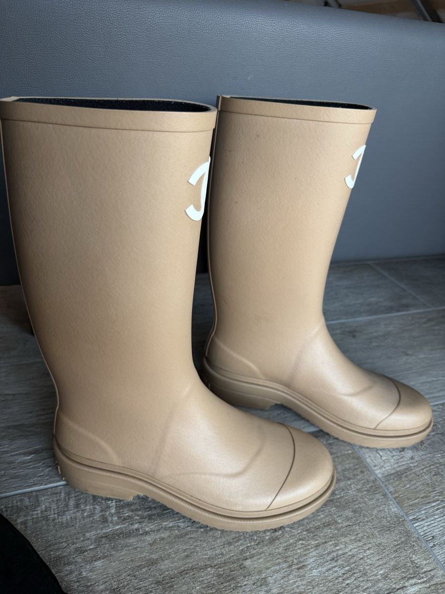 Chanel Damenschuhe: Chanel Rain Boots – Gebraucht aus Massagno von cat_7czq 1