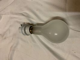 Porzellanfassung mit Glühlampe