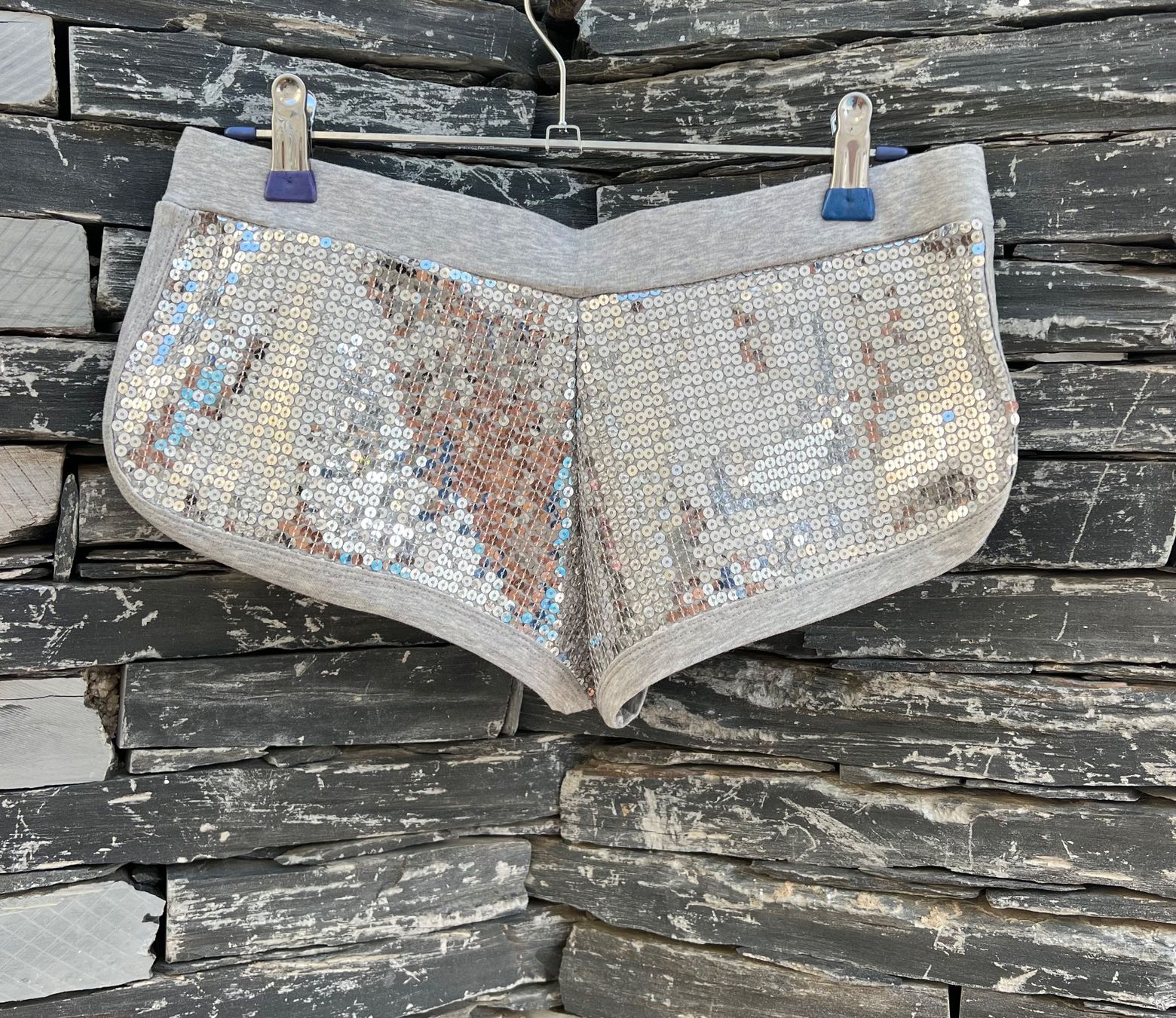Oysho Pantaloni: Pailletten-Shorts – Nuovo (secondo la descrizione) da Tagelswangen venduto da fireiceprincess