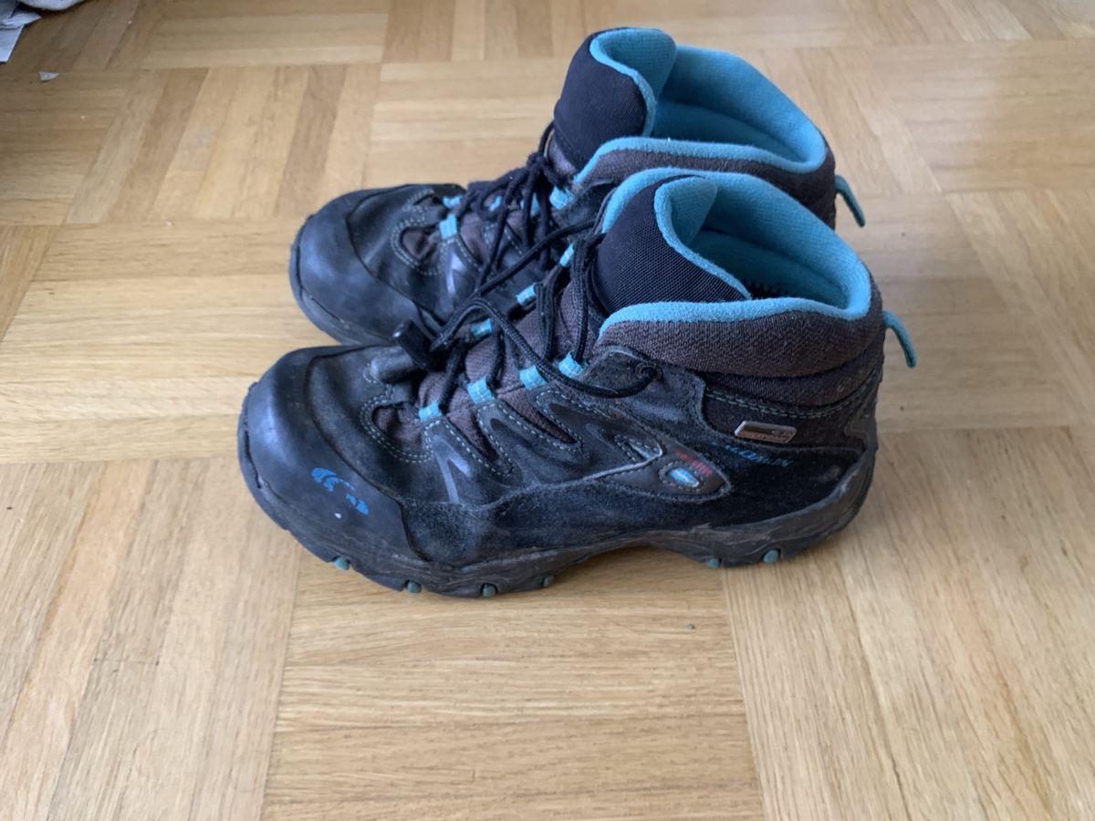Salomon Scarpe da uomo: Wanderschuhe Salomon schwarz blau – Usato da Adligenswil venduto da mirkolini 1
