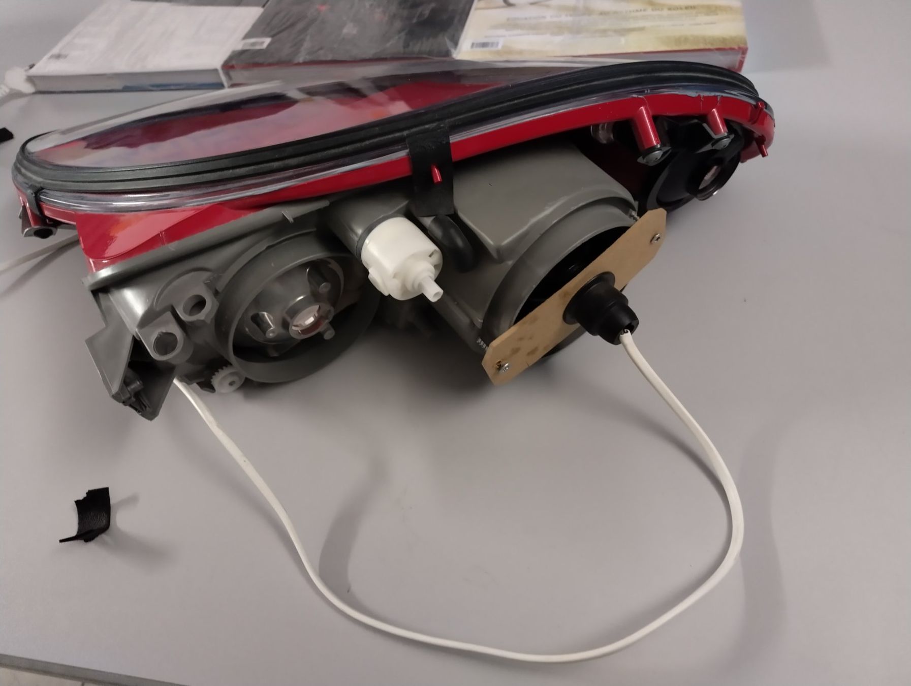Lampade: Lampe décoration Ferrari – Usato da Basse-Nendaz venduto da ilt_kl8y 1