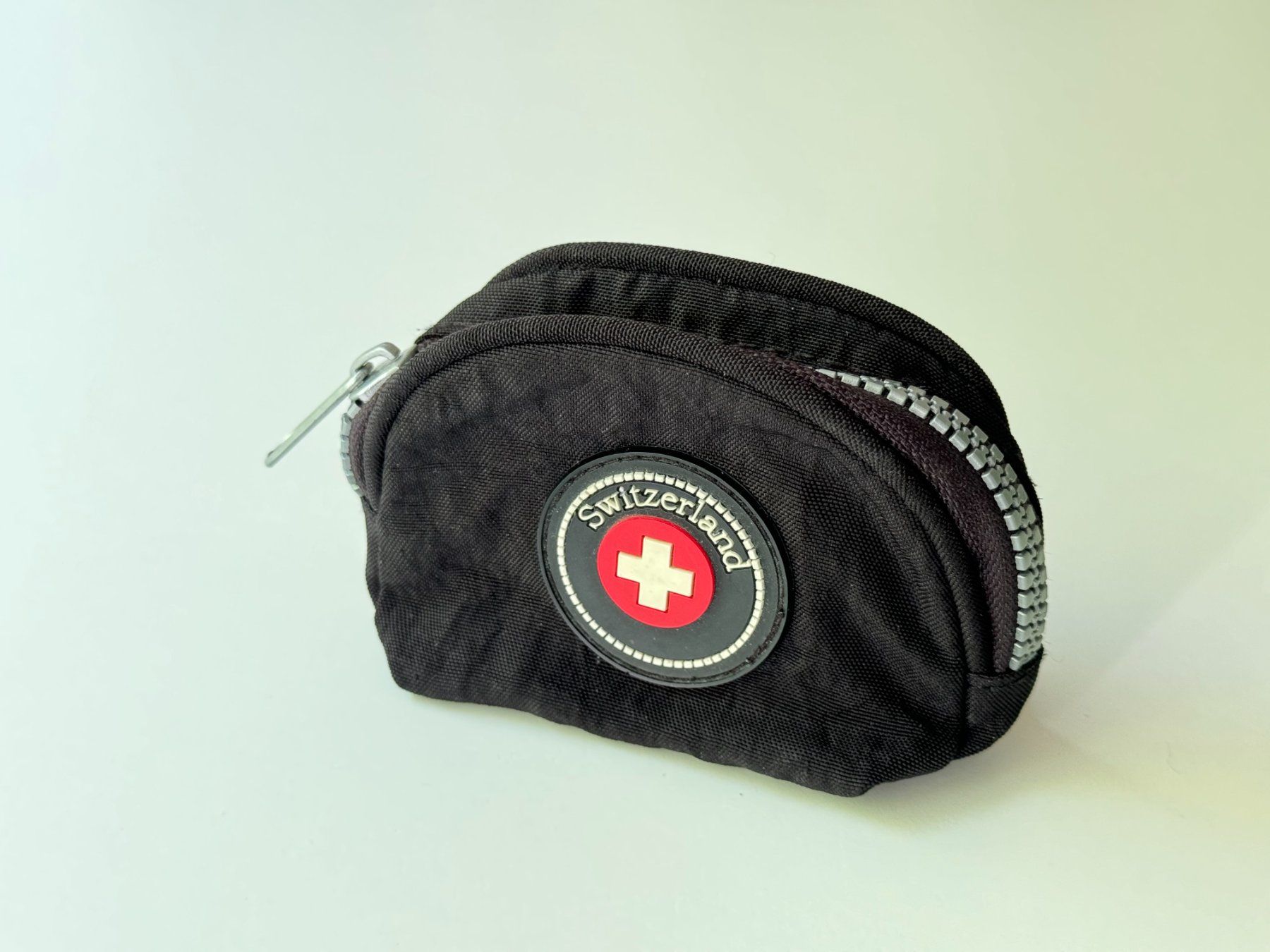 Altro in  Abbigliamento & Accessori: Petite trousse Switzerland noir – Usato da Genève venduto da Reveur 1