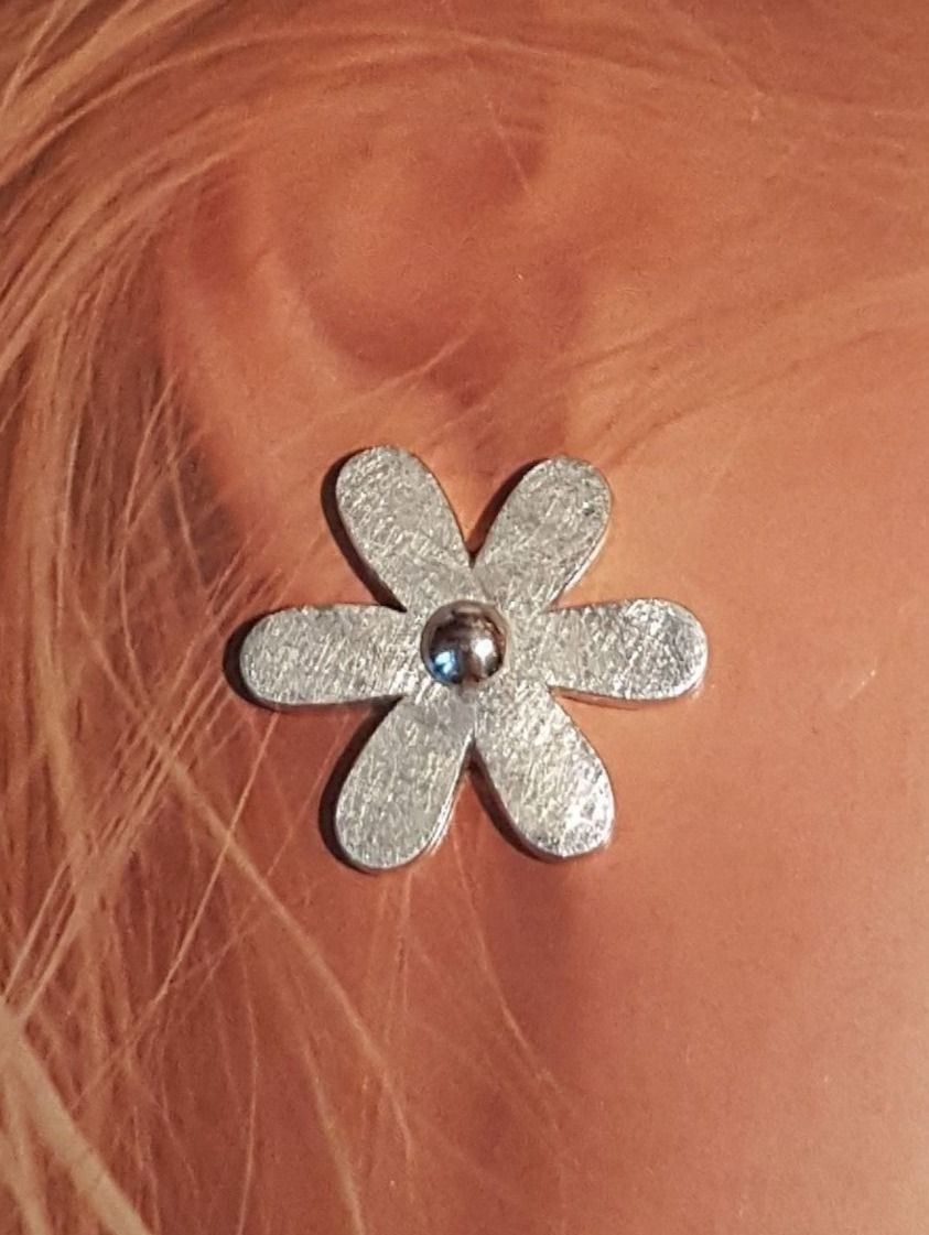 Orecchini pendenti & Orecchini a lobo: Süsse Blumen Ohrstecker aus 18 Karat – Nuovo (secondo la descrizione) da Unterägeri venduto da Altgoldschmuck 1