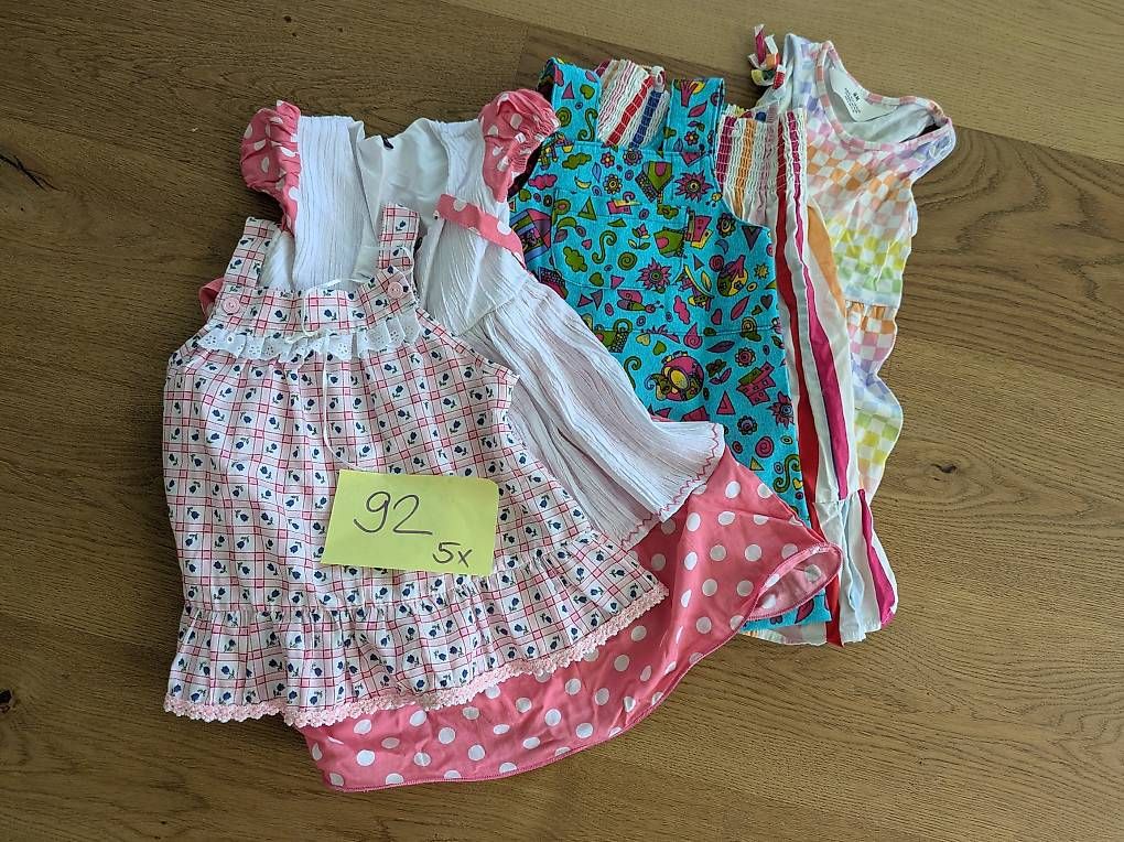 Lotti & Set di vestiti: Grösse 92: Kleiderwundertüte :-) – Usato da Turbenthal venduto da Famara2010