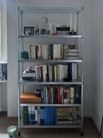 Libreria / scaffali di metallo per salotto o cantina
