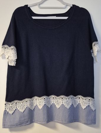 Haut bleu marine rayé et dentelle, taille M - Élégant
