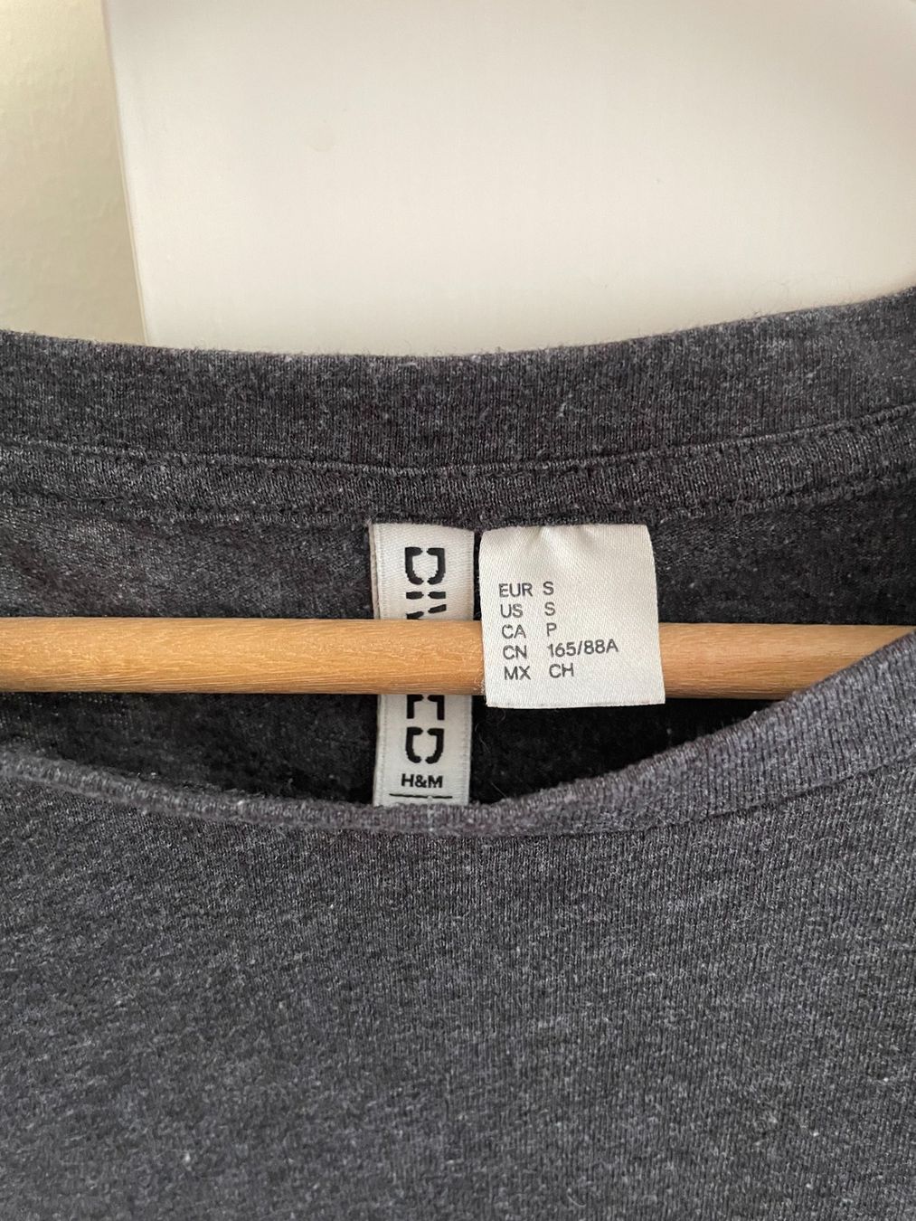 H&M Top: Gym Top H&M Grösse S Dunkelgrau – Usato da Zofingen venduto da angito 1