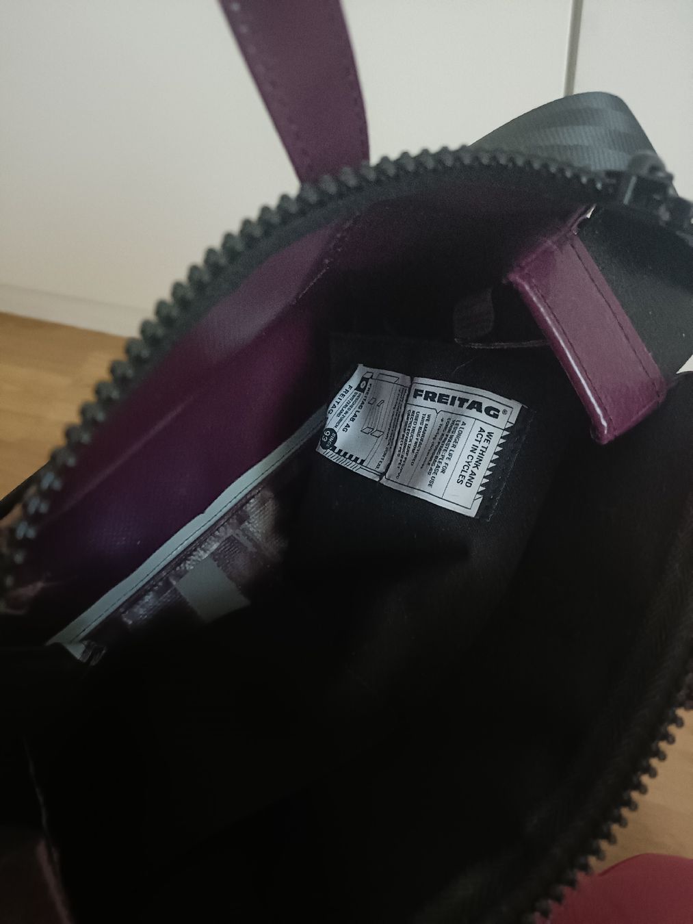 Freitag Borse: Freitag Ruby Aubergine  – Nuovo (secondo la descrizione) da Chur venduto da 2HandSoul 5